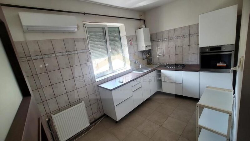 Uranus, birou ultra eficient energetic, in vila P+ 2